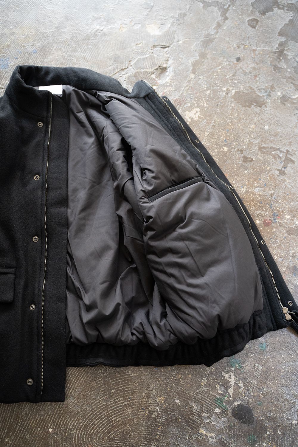 【25AW】ラムウールシンサレートスタンドカラーブルゾン(BLACK)
