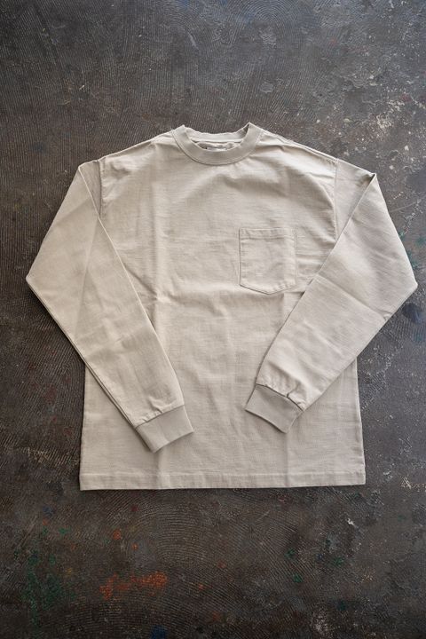 スビンコットン10/-度詰吊り天竺ポケット付きロンT(LIGHT BEIGE)