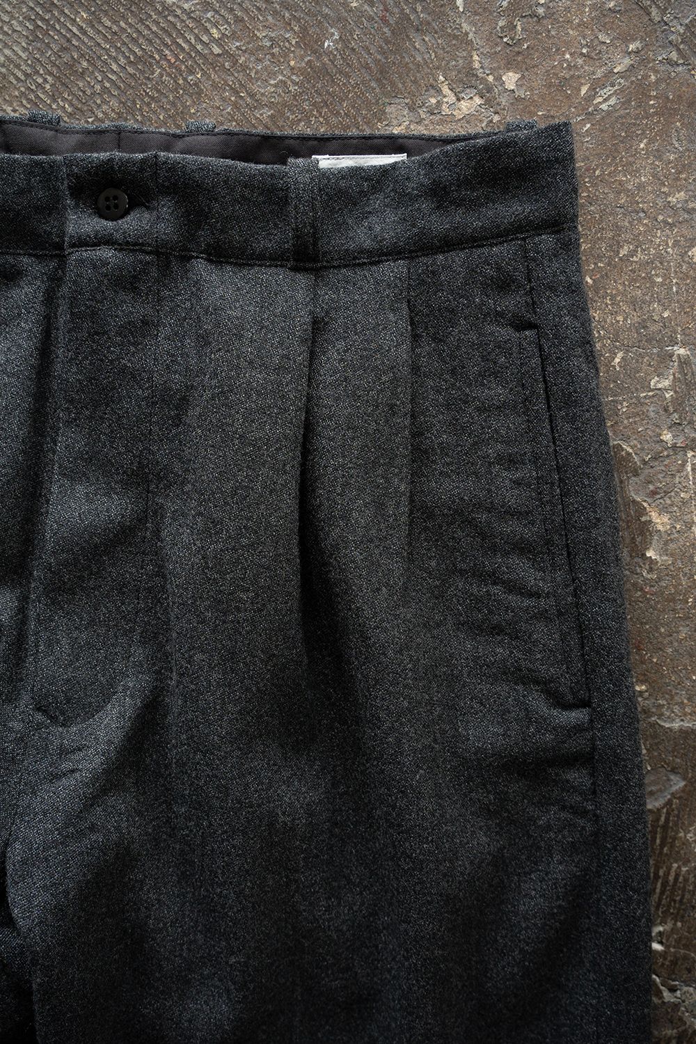 【ラスト1点】【26AW】Wool 2Tuck Trousers(CHARCOAL)