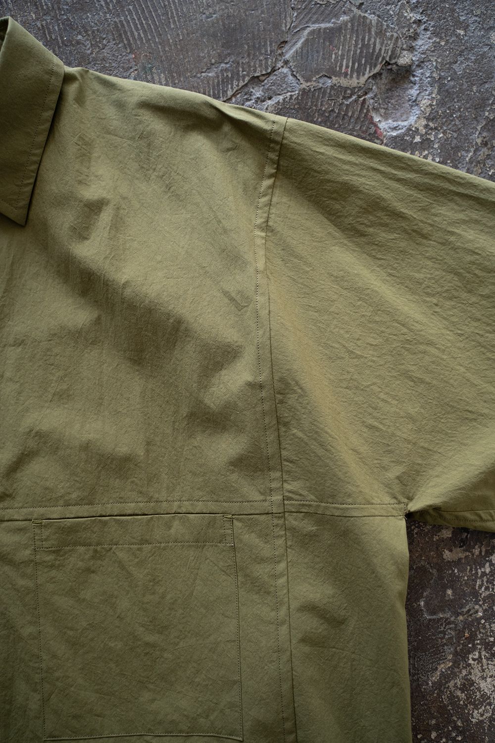 【ラスト1点】【25SS】スクエアアームホールシャツ(OLIVE)