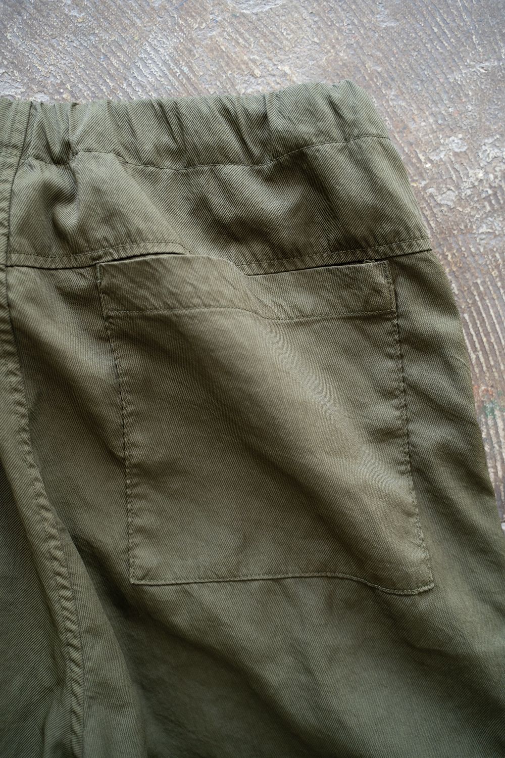 【ラスト1点】【24SS】中空ポリエステルイージーパンツ(DARK OLIVE)