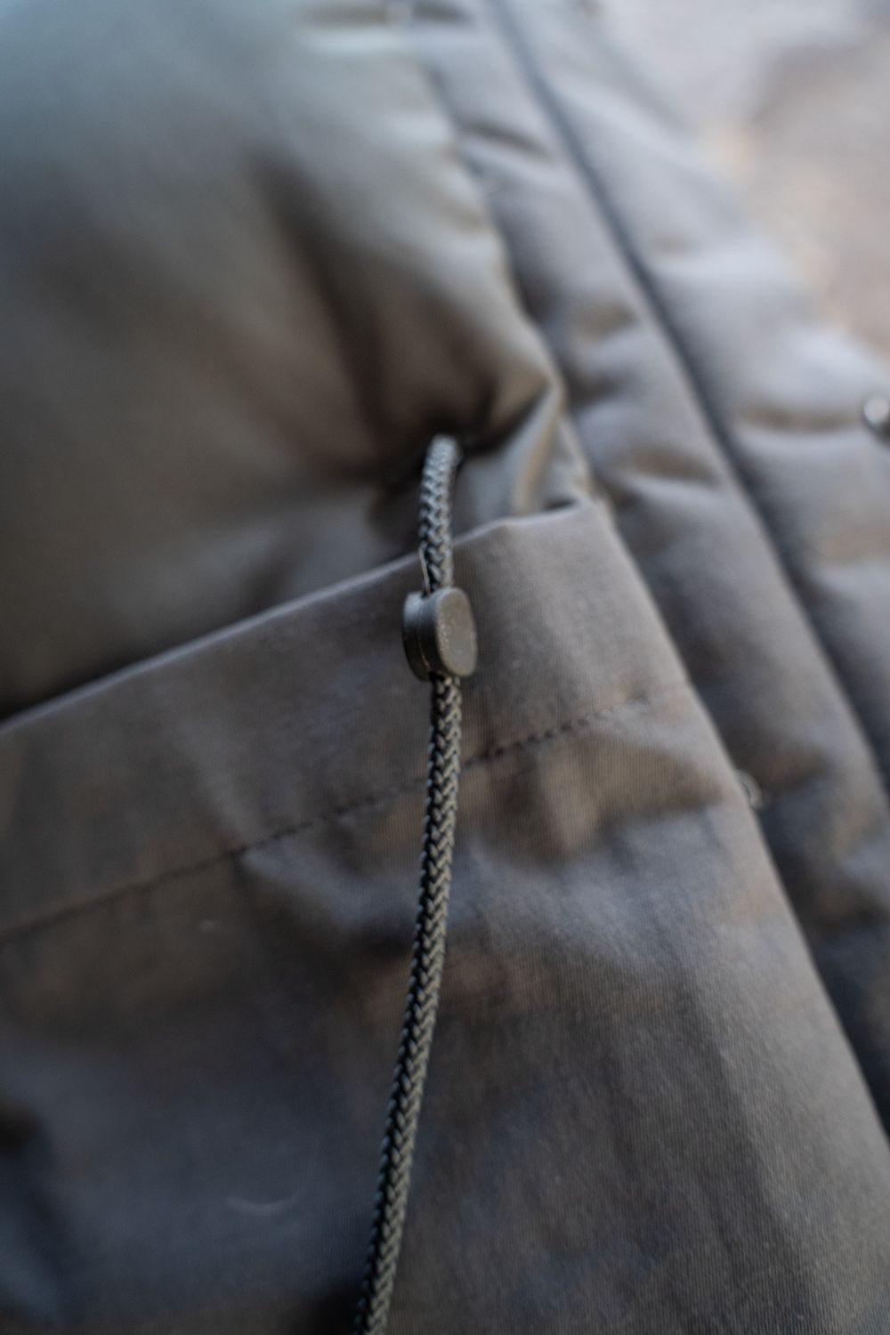 【25AW】強撚ナイロンダウンブルゾン(SLATE GRAY)