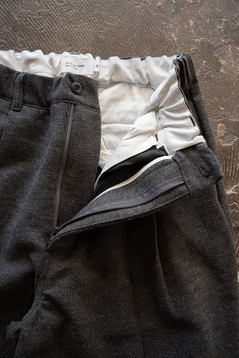 【26AW】コットン×ウールカルゼ2タックイージーパンツ(GREY)