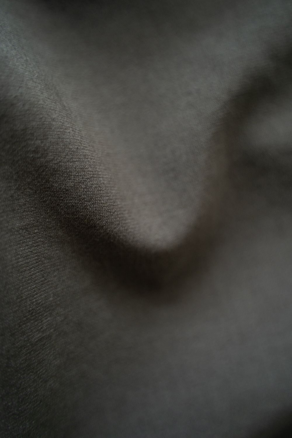 【ラスト1点】【24SS】強撚ポリエステルニータックイージーパンツ(CHARCOAL)