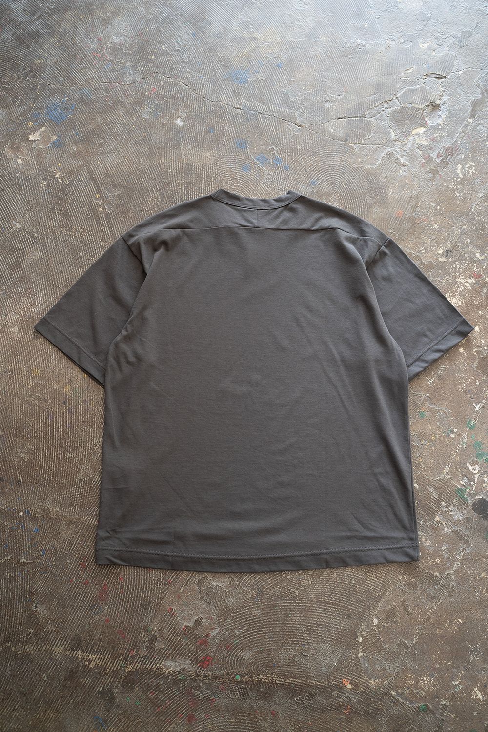 【ラスト1点】【23SS】強撚コットンスプリットヨークTシャツ(CHARCOAL)