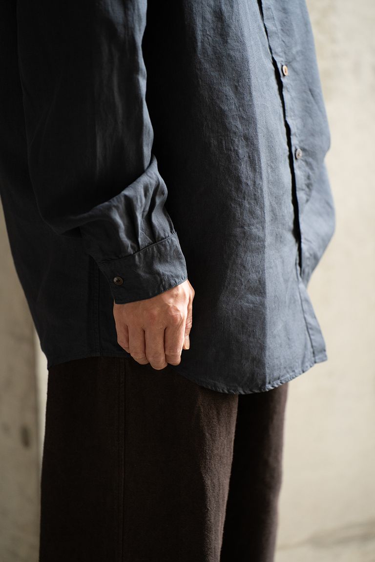 176cm、58kgの細身体型でサイズ4を着用しております。
