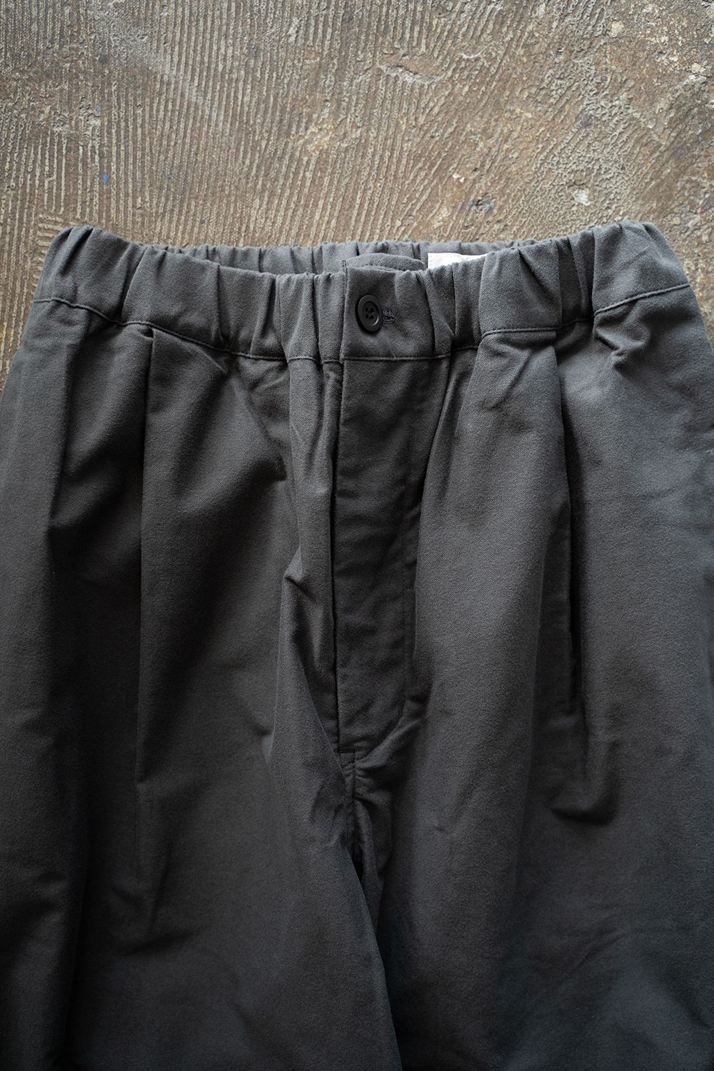 【ラスト1点】【24AW】ストレッチモールスキンイージーパンツ(CHARCOAL)