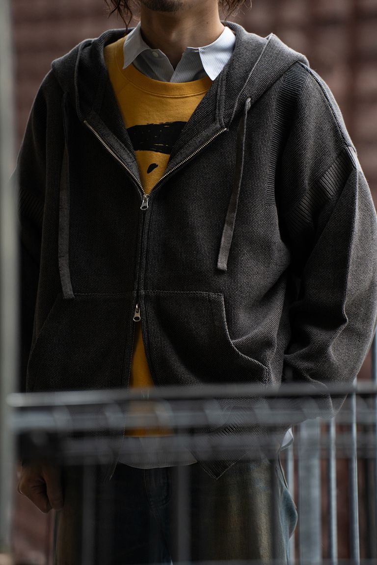 176cm、60kgの細身体型でサイズ2を着用しております。