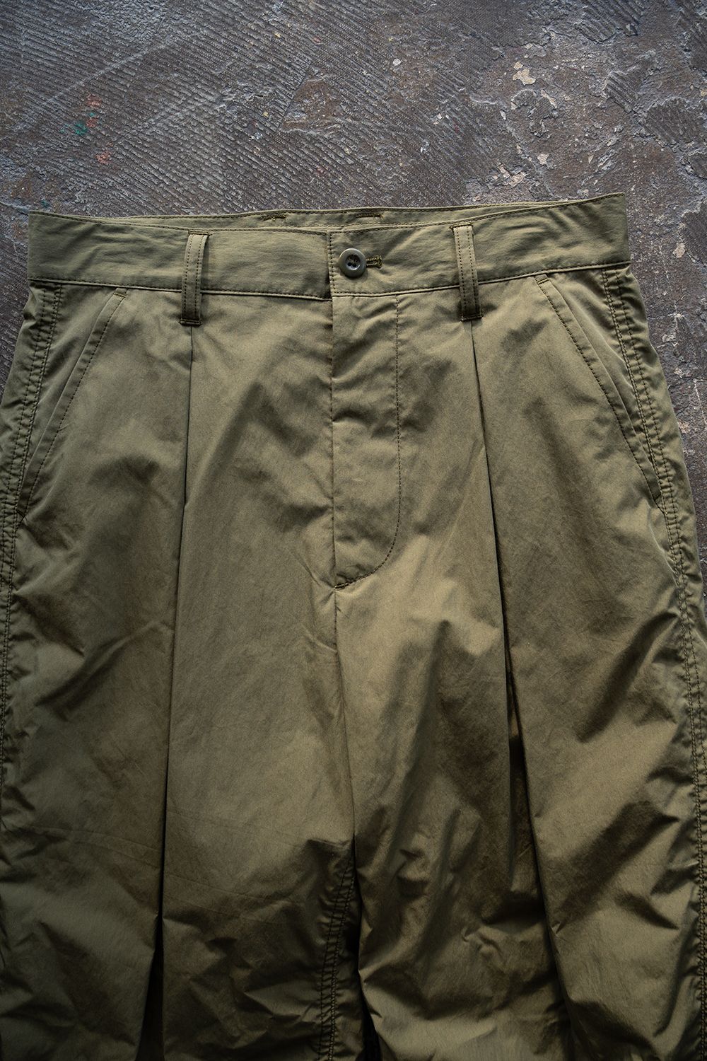 【26SS】2-Tack Puckering Wide Pants/2タックパッカリングワイドパンツ(OLIVE)