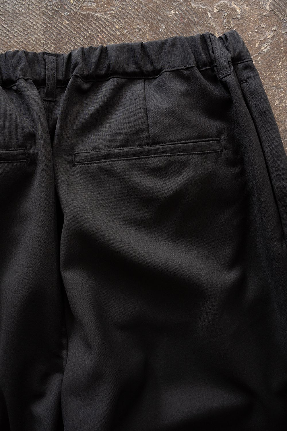 【26AW】モヘア混2タックイージーパンツ(INK BLACK)