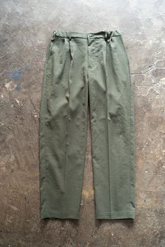 【ラスト1点】【24SS】強撚ポリエステルタックイージースラックス(OLIVE)
