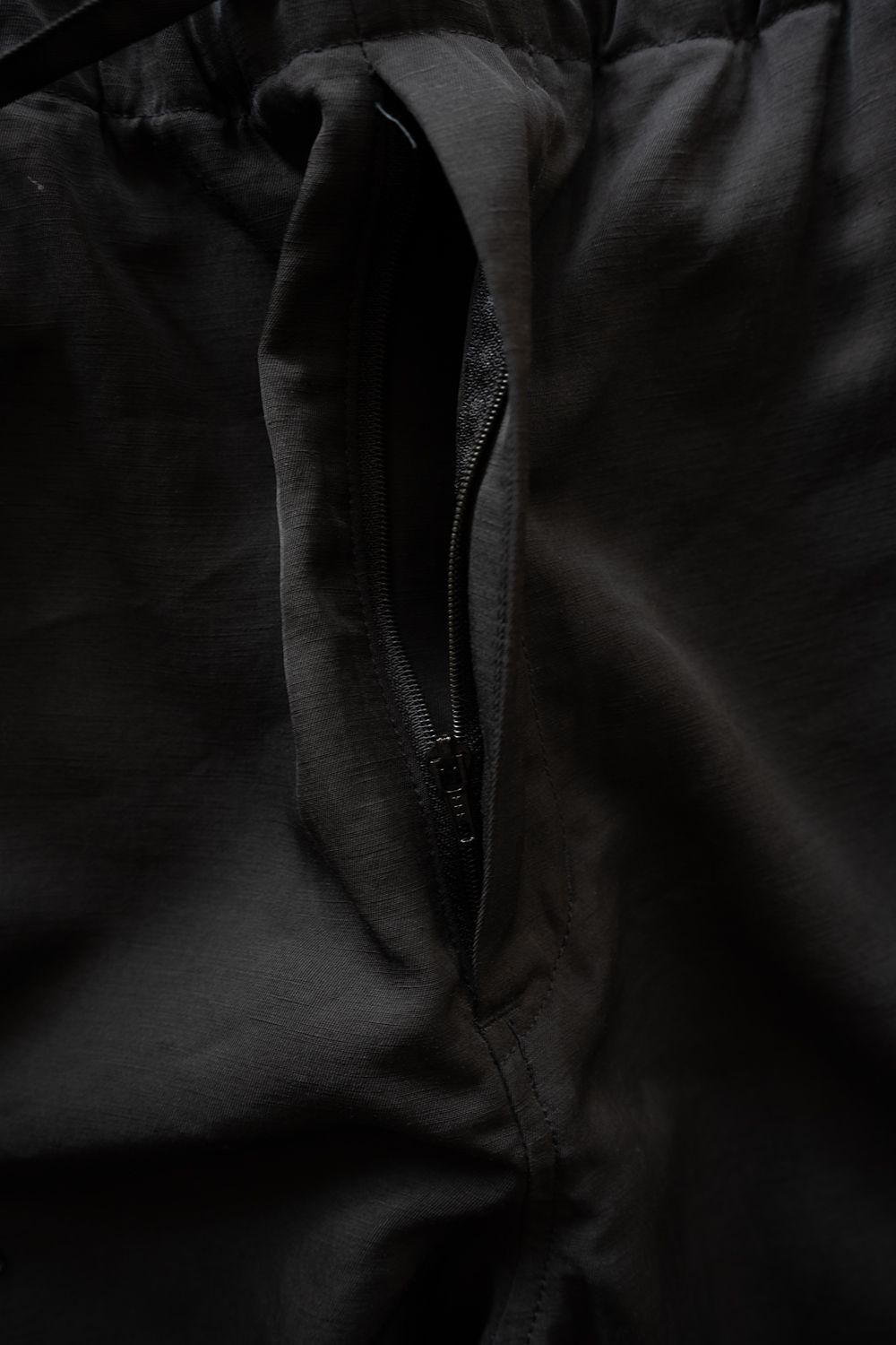 【26SS】ピグメントプリントタックイージーパンツ(BLACK)