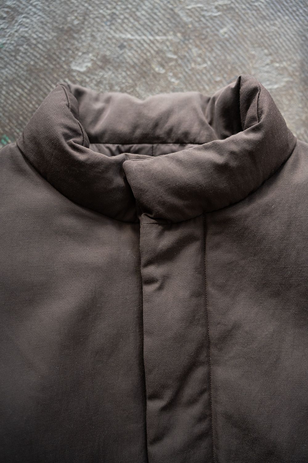 【25AW】強撚ナイロンダウンブルゾン(BROWN)