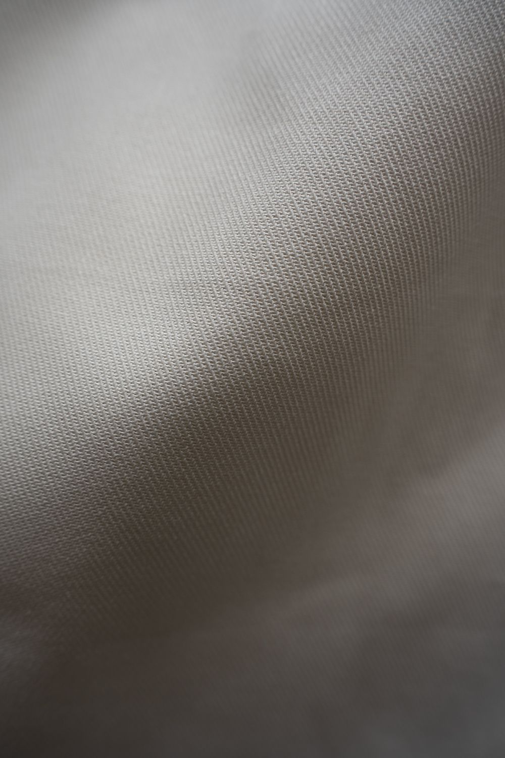 【26AW】コットンツイル2タックテーパードパンツ(IVORY)