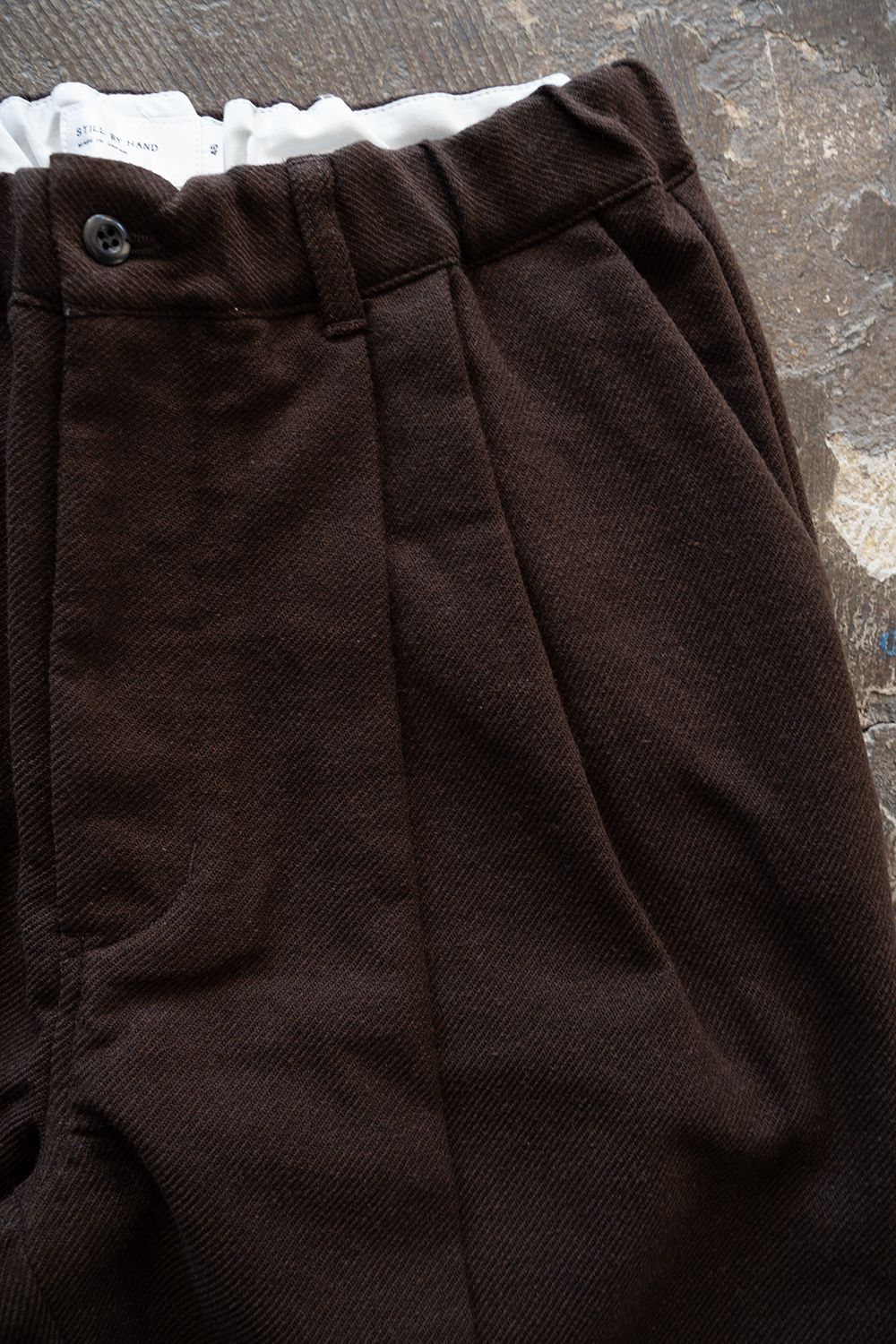 【26AW】コットン×ウールカルゼ2タックイージーパンツ(DARK BROWN)