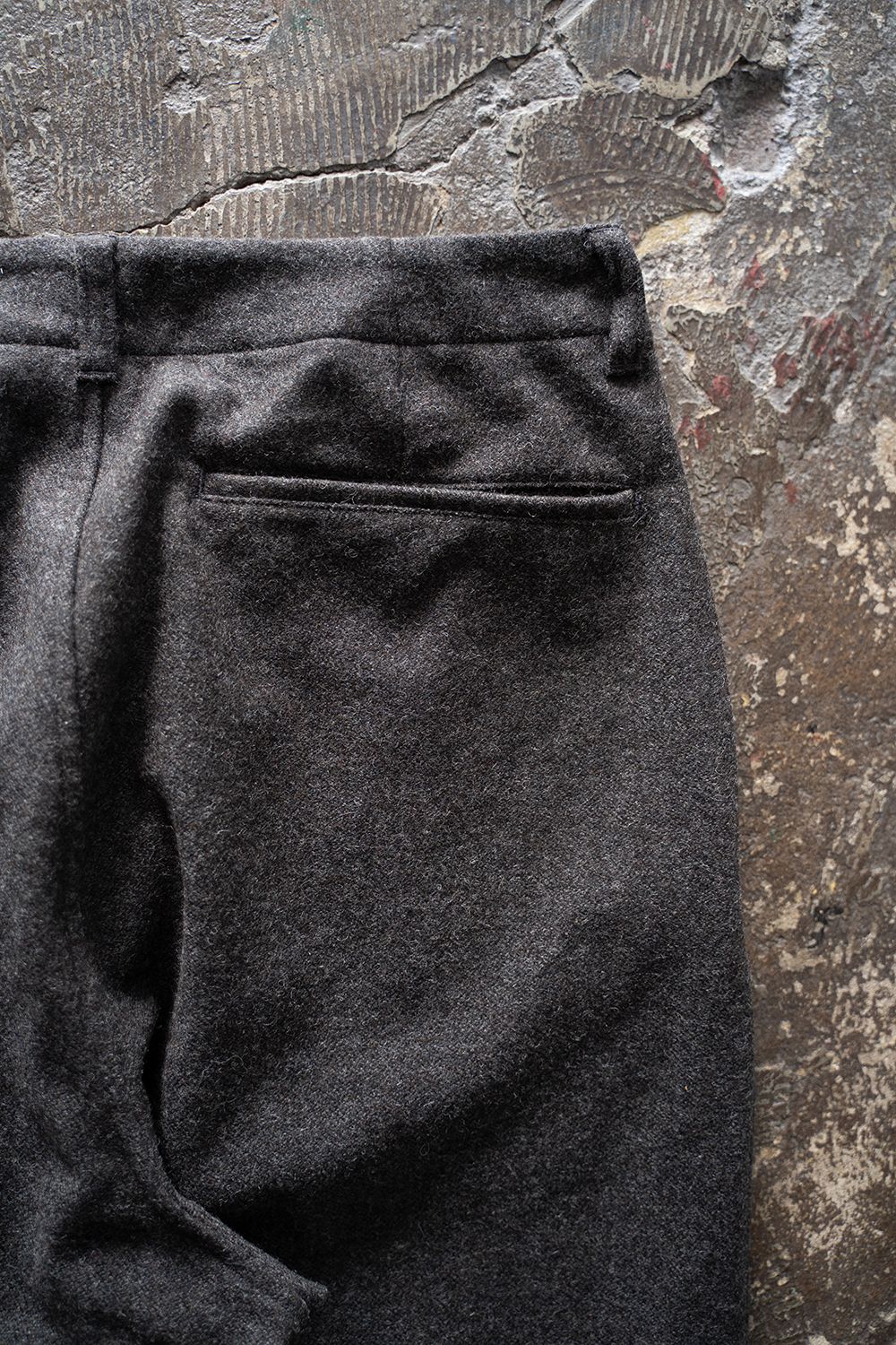 【25AW】ウール×ナイロンワンタックパンツ(BROWN CHARCOAL)