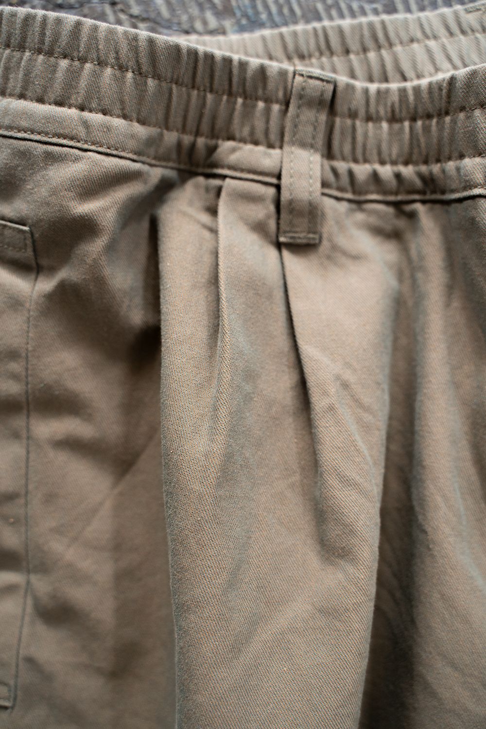 【ラスト1点】【22AW】2タックギャバジンパンツ(OLIVE)
