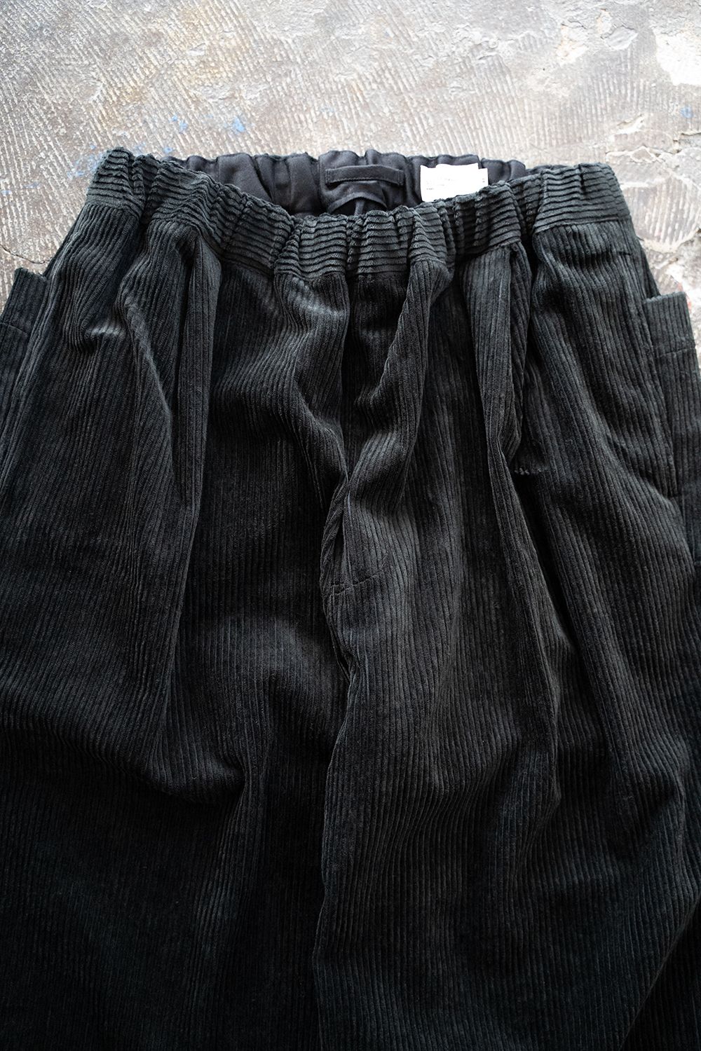 【25AW】綿×レーヨンコーデュロイイージーパンツ(BLACK)