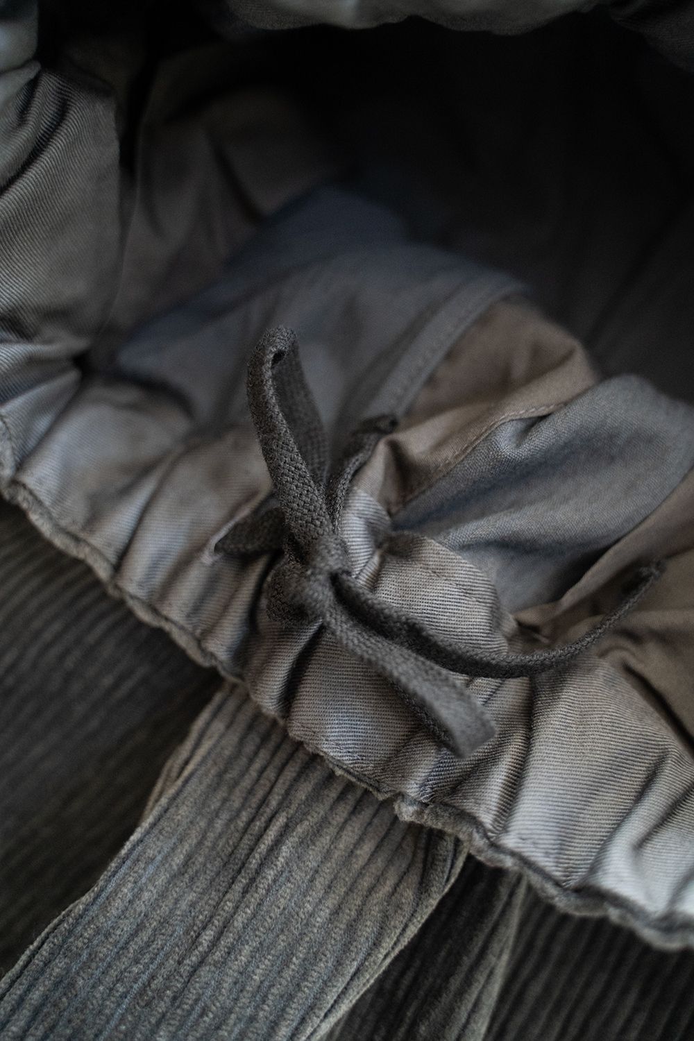 【25AW】綿×レーヨンコーデュロイイージーパンツ(BLUE CHARCOAL)