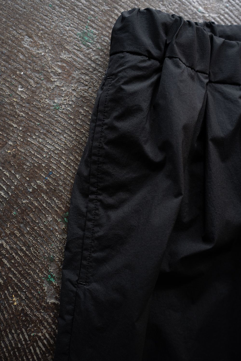 【26SS】ストレッチナイロンテーパードパンツ(BLACK)