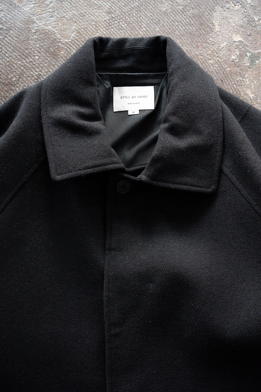 【26AW】ウール×シルクステンカラーハーフコート(BLACK)