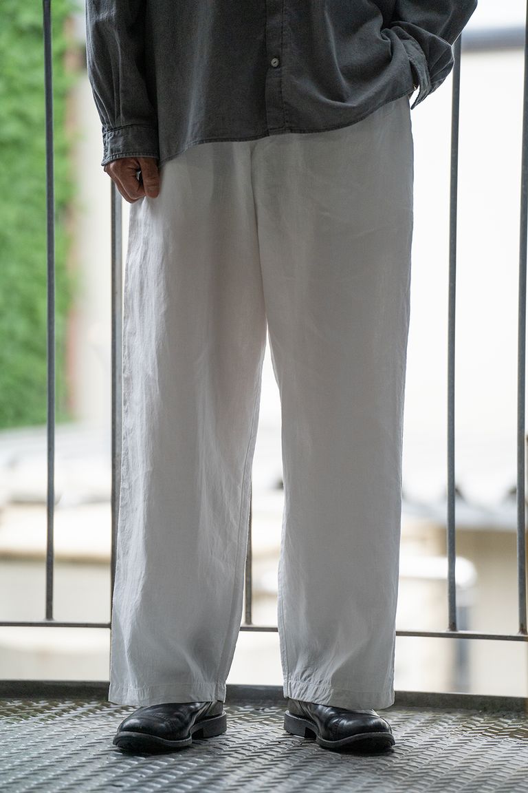 176cm、58kgの細身体型でサイズ3を着用しております。