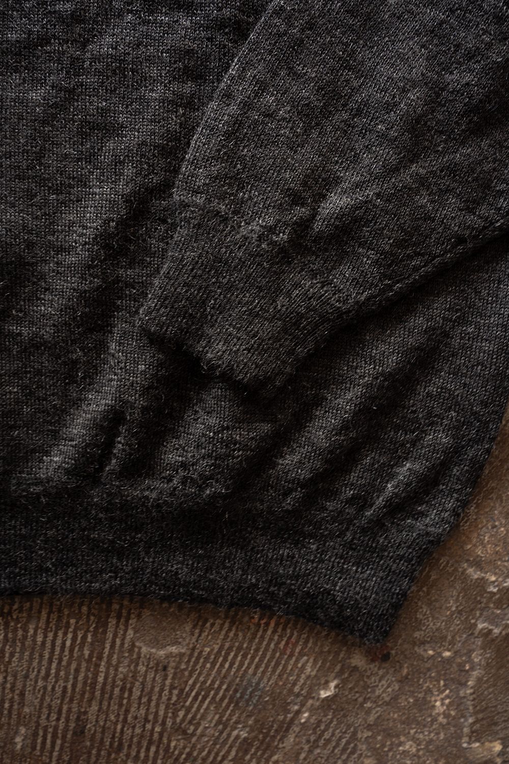 【26AW】エクストラキッドモヘア12Gニット(CHARCOAL)