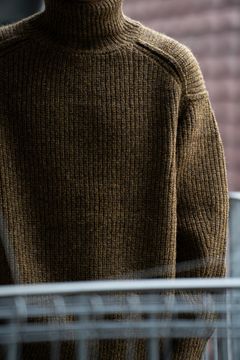 【ラスト1点】brushed yak/Shetland wool turtle neck sweater(MARRON)