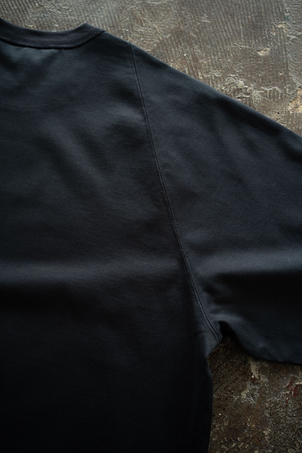 【26SS】オーバーサイズ変形スリーブTシャツ(NAVY)