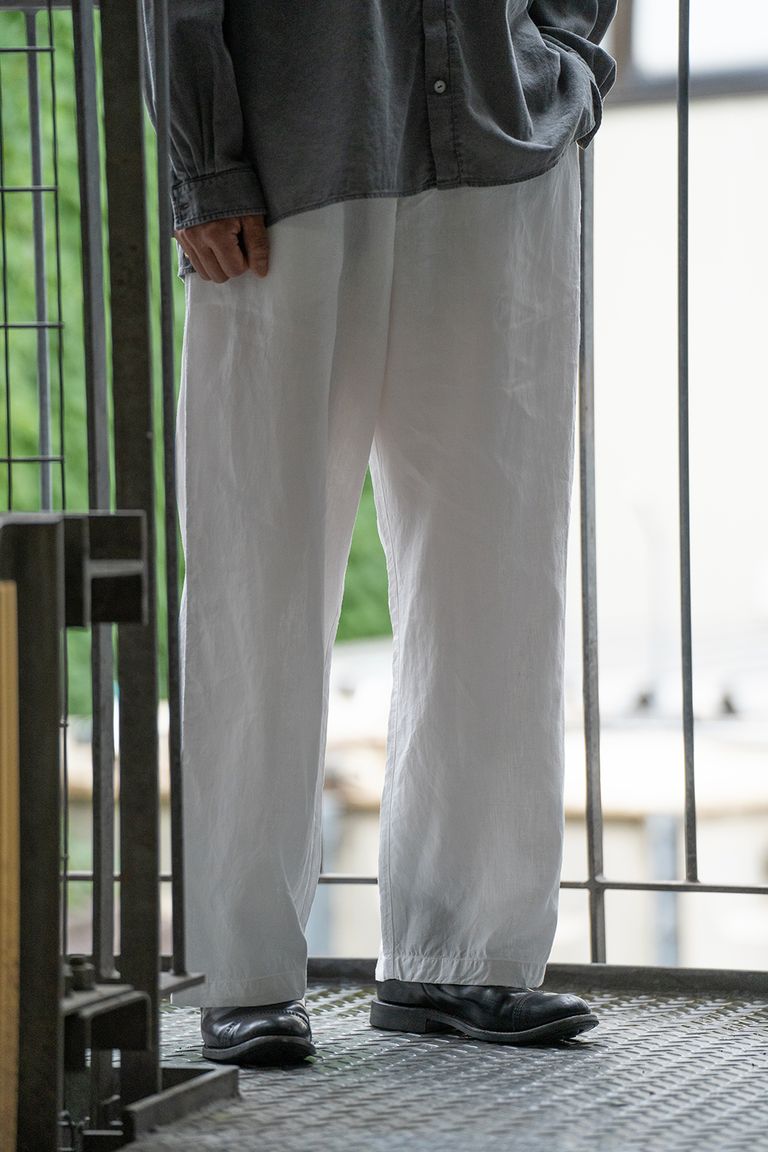 176cm、58kgの細身体型でサイズ3を着用しております。
