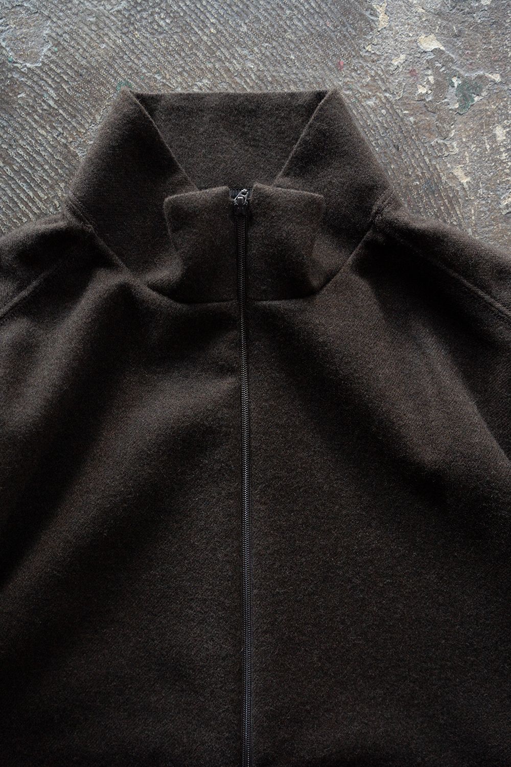 【26AW】カシミア混ジップブルゾン(DARK BROWN)