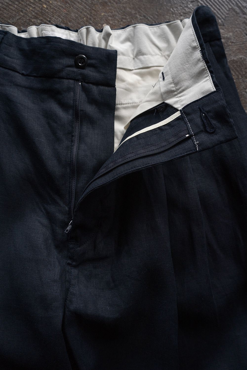【26SS】リネン2タックテーパードパンツ(DARK NAVY)