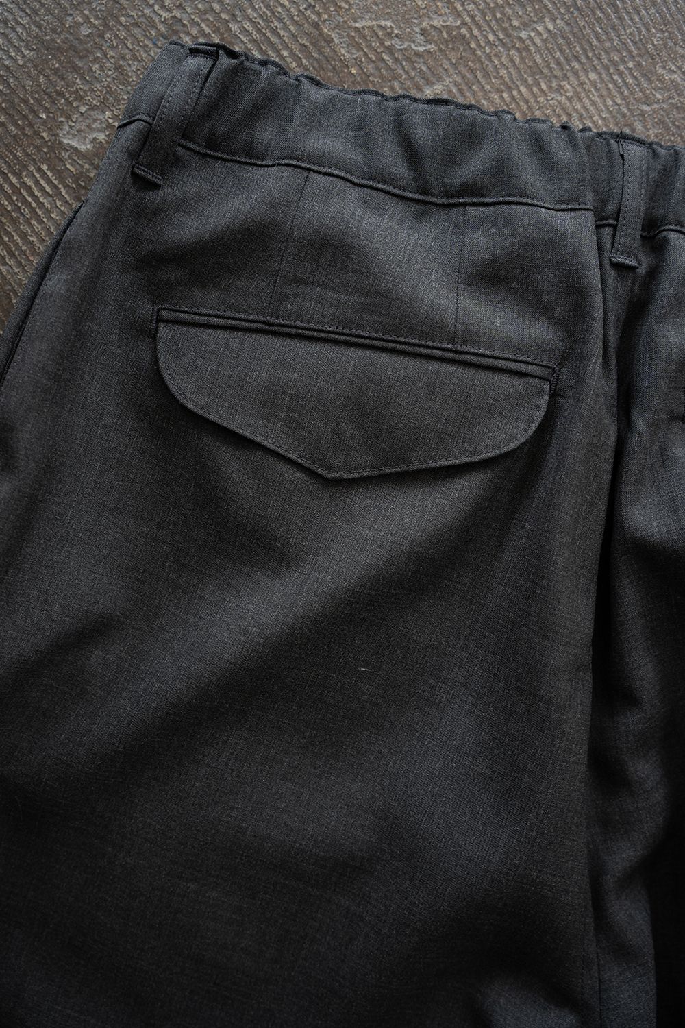 【26SS】ウォッシャブルウールイージースラックス(CHARCOAL)