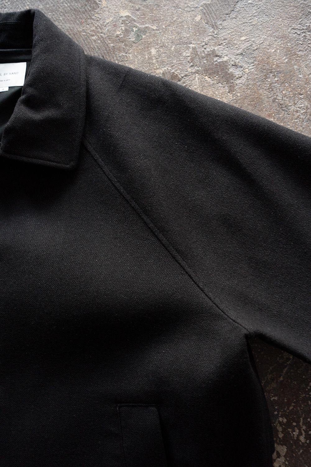 【26AW】ウール×シルクステンカラーハーフコート(BLACK)