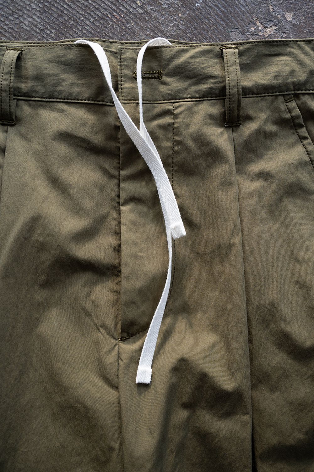 【26SS】2-Tack Puckering Wide Pants/2タックパッカリングワイドパンツ(OLIVE)