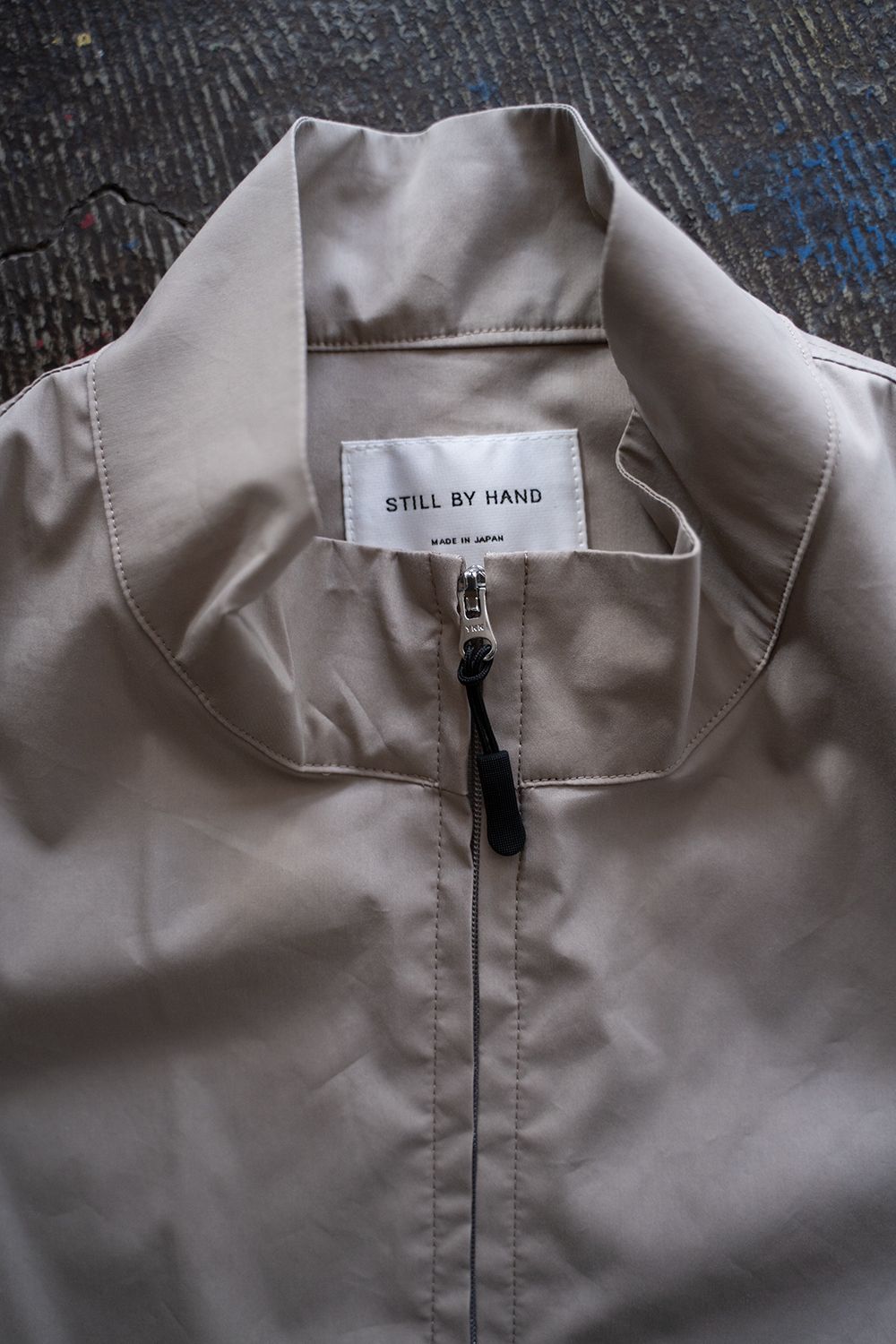 【24SS】綿×ポリエステルスタンドカラーベスト(SAND BEIGE)