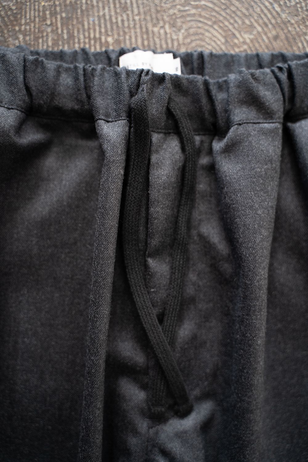 【25AW】サキソニーイージーパンツ(CHARCOAL)