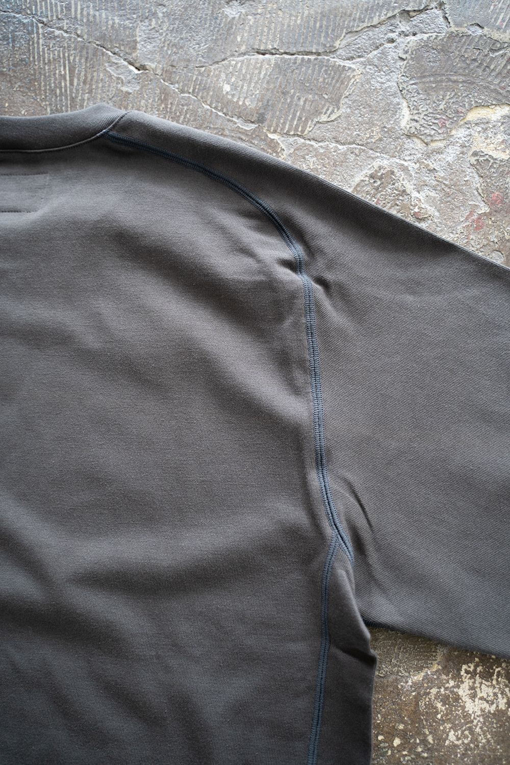 【ラスト1点】【22AW】スビンコットンサドルスリーブカットソー(CHARCOAL)