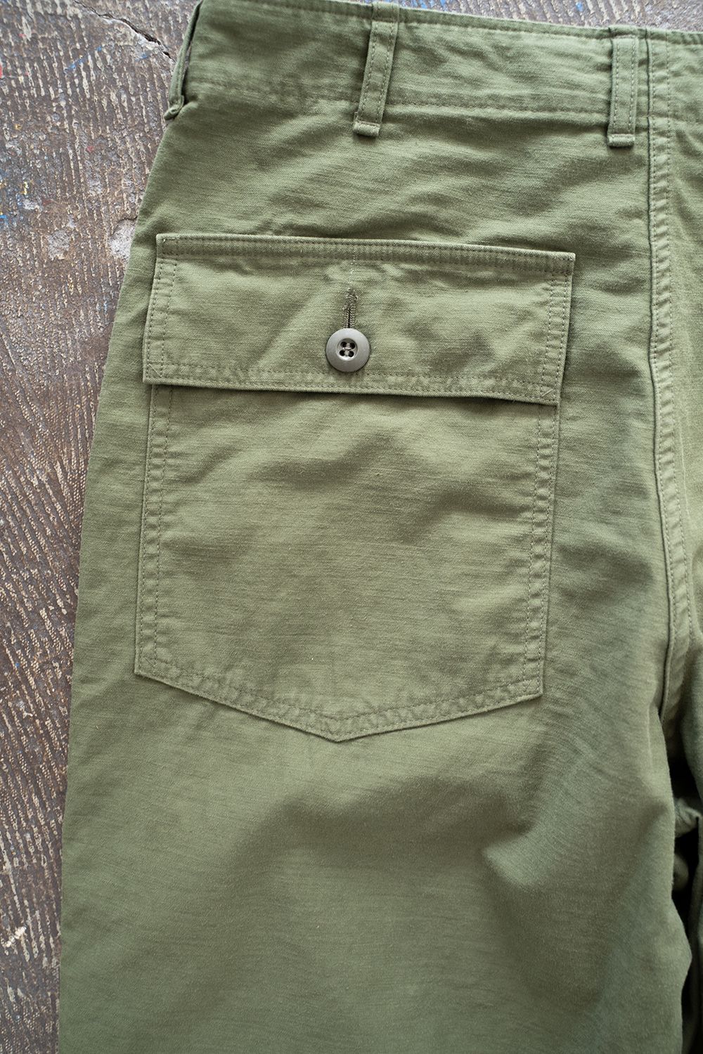 【ラスト1点】スビンコットンムラ糸バックサテンベイカーパンツ(KHAKI STONE BIO)