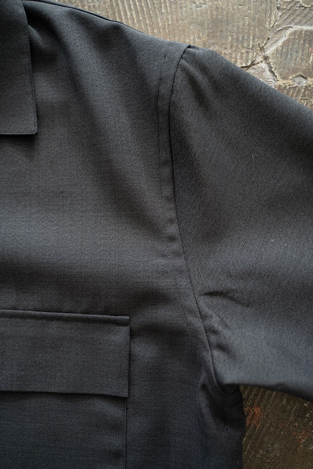 【ラスト1点】【24SS】ウール混オープンカラー半袖シャツ(CHARCOAL)
