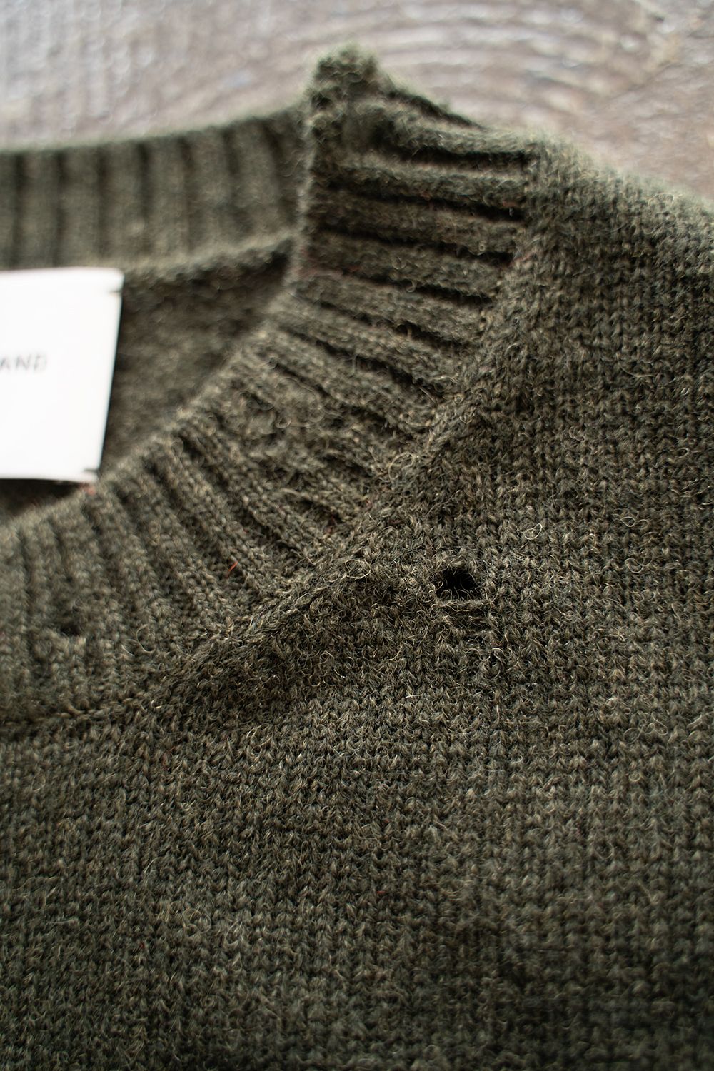 【25AW】ダメージクルーネックニット(KHAKI GREEN)