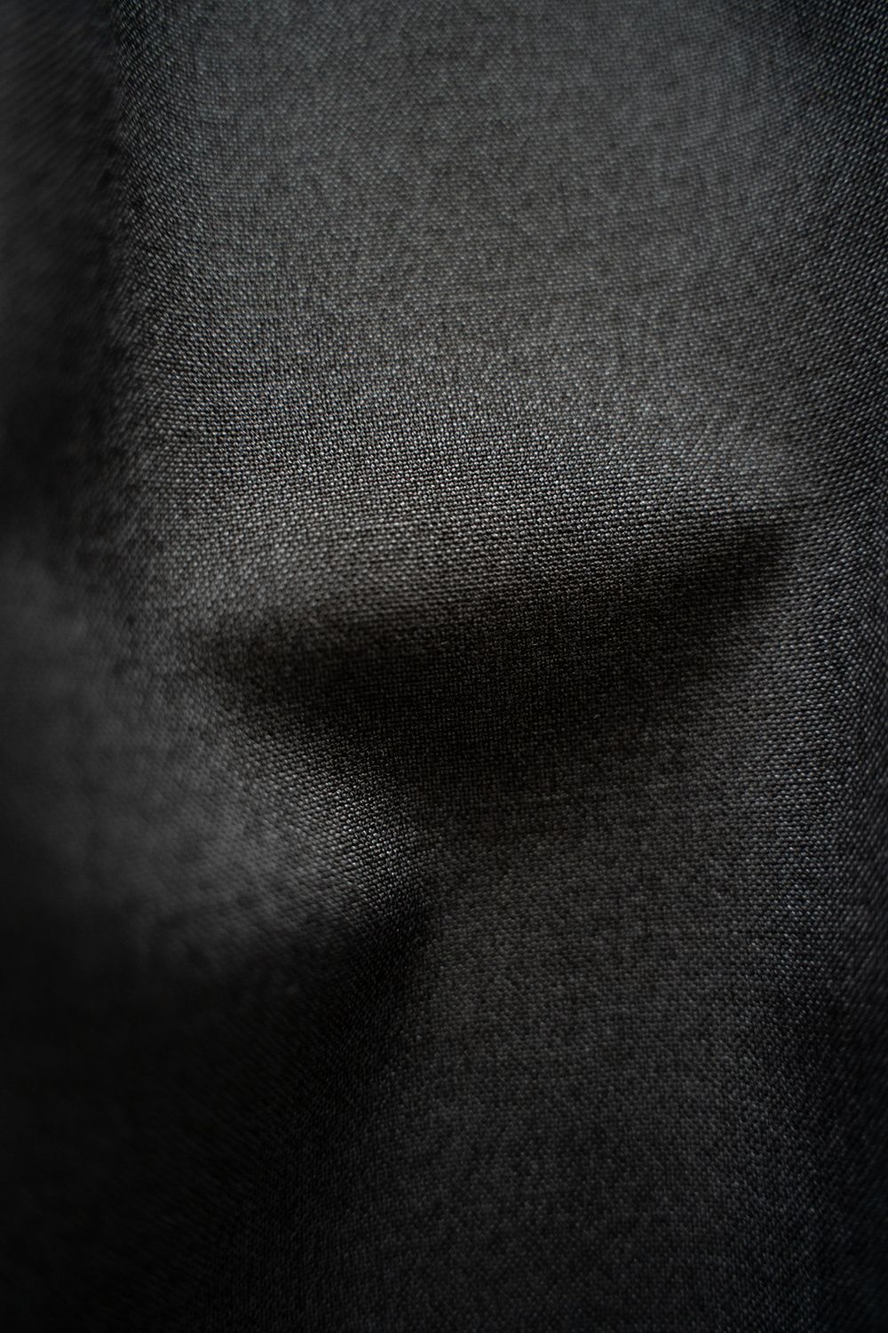 【ラスト1点】【24SS】ウォッシャブルウール混2タックイージースラックス(CHARCOAL)