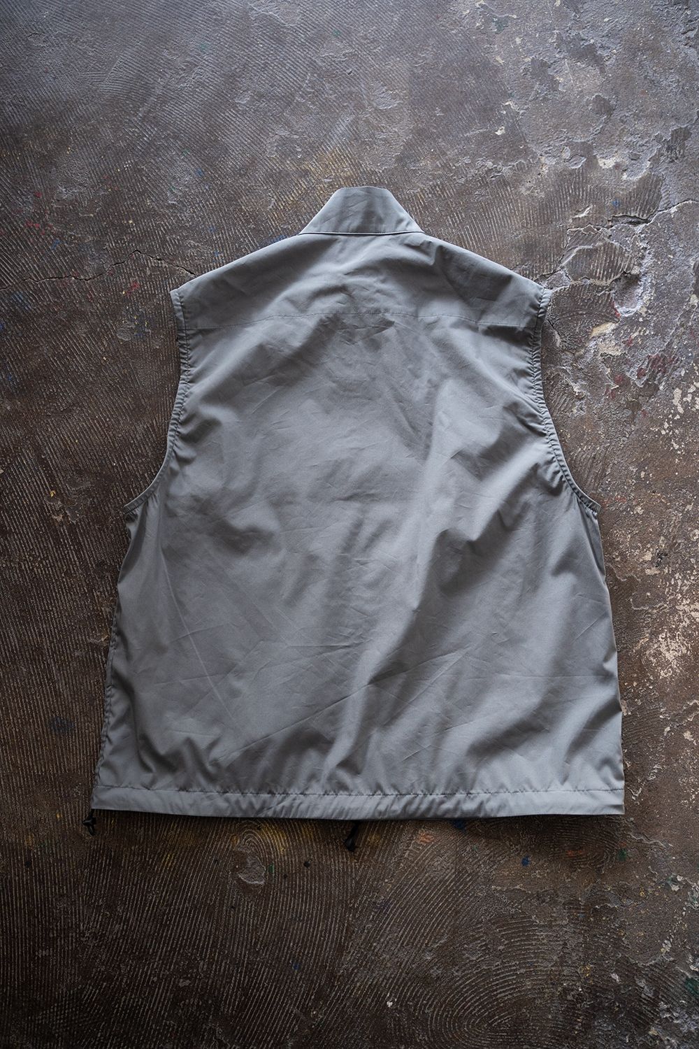 【ラスト1点】【24SS】綿×ポリエステルスタンドカラーベスト(SLATE GRAY)