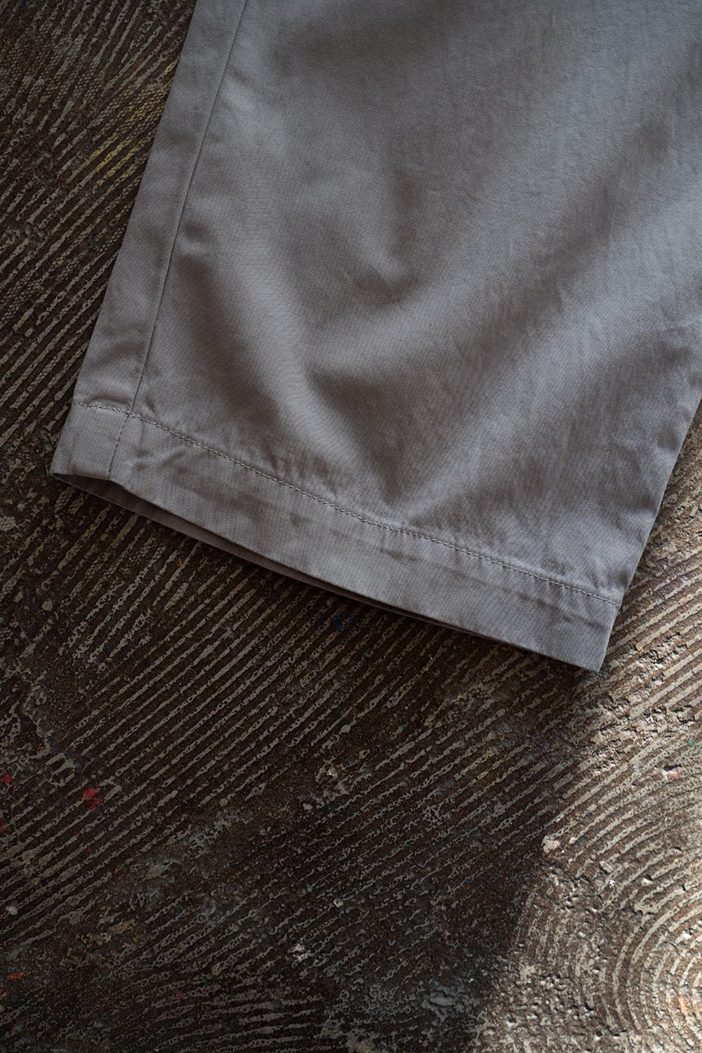 【26SS】ガーメントダイ2タックテーパードパンツ(SMOKE GREY)