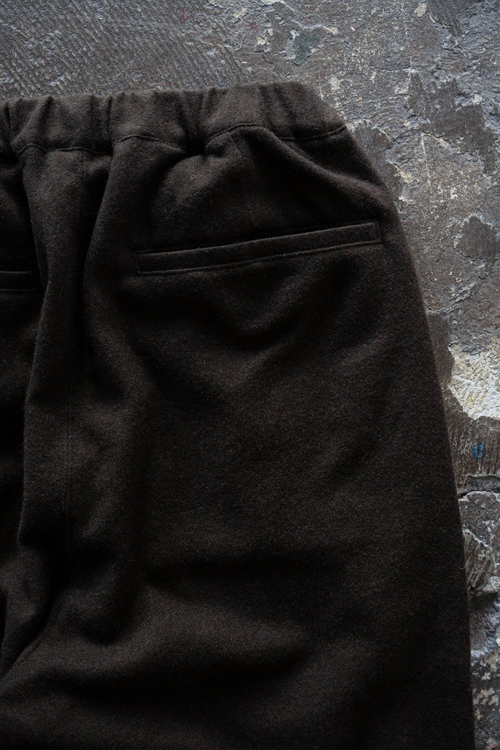 【26AW】カシミア混イージーパンツ(DARK BROWN)