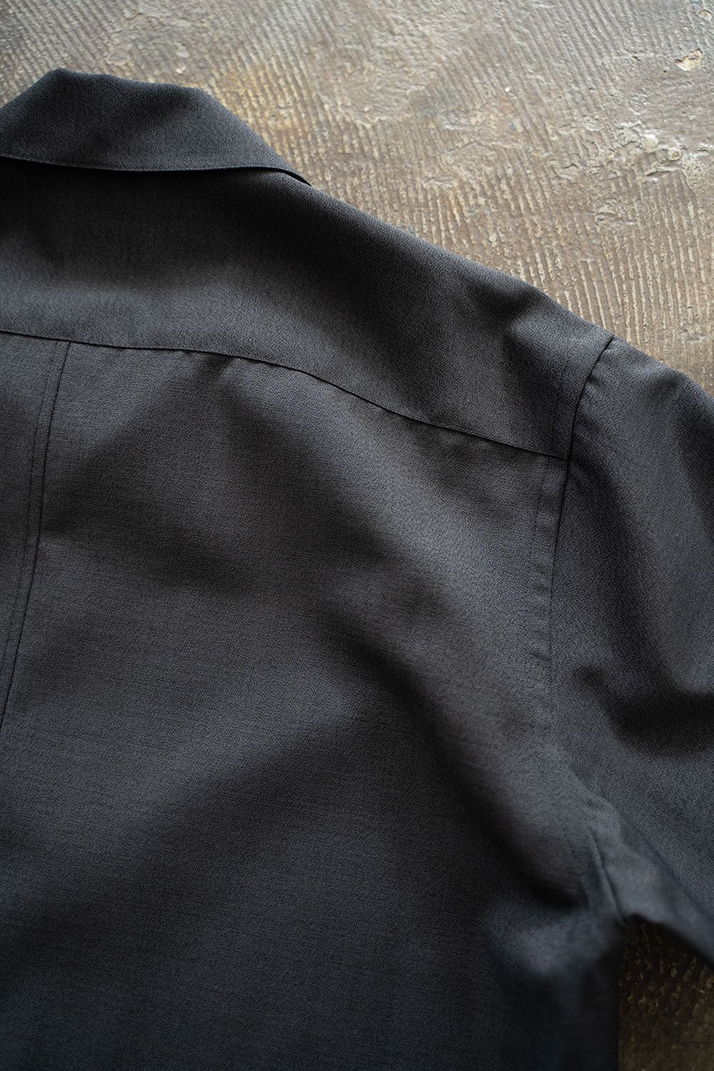 【ラスト1点】【24SS】ウール混オープンカラー半袖シャツ(CHARCOAL)