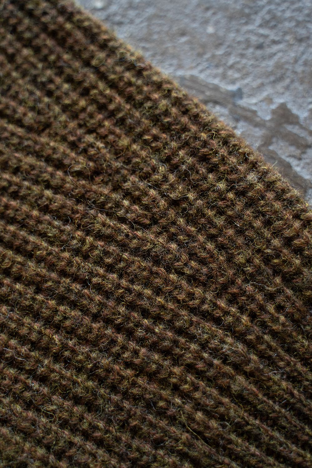 brushed yak/Shetland wool turtle neck sweater(KHAKI)