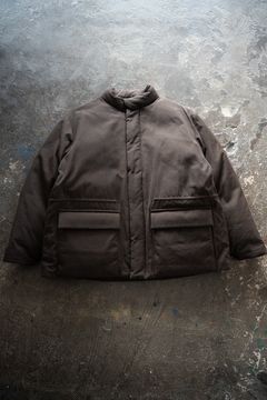 【25AW】強撚ナイロンダウンブルゾン(BROWN)
