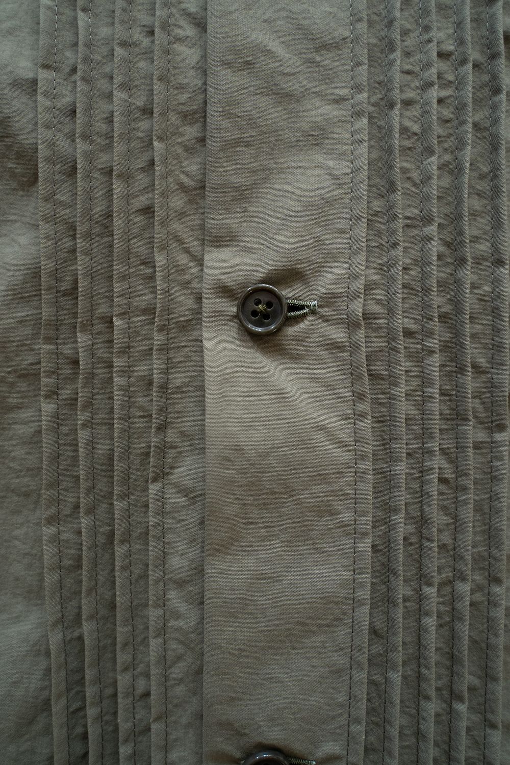 【ラスト1点】【25SS】ナイロンピンタック半袖シャツ(KHAKI GRAY)