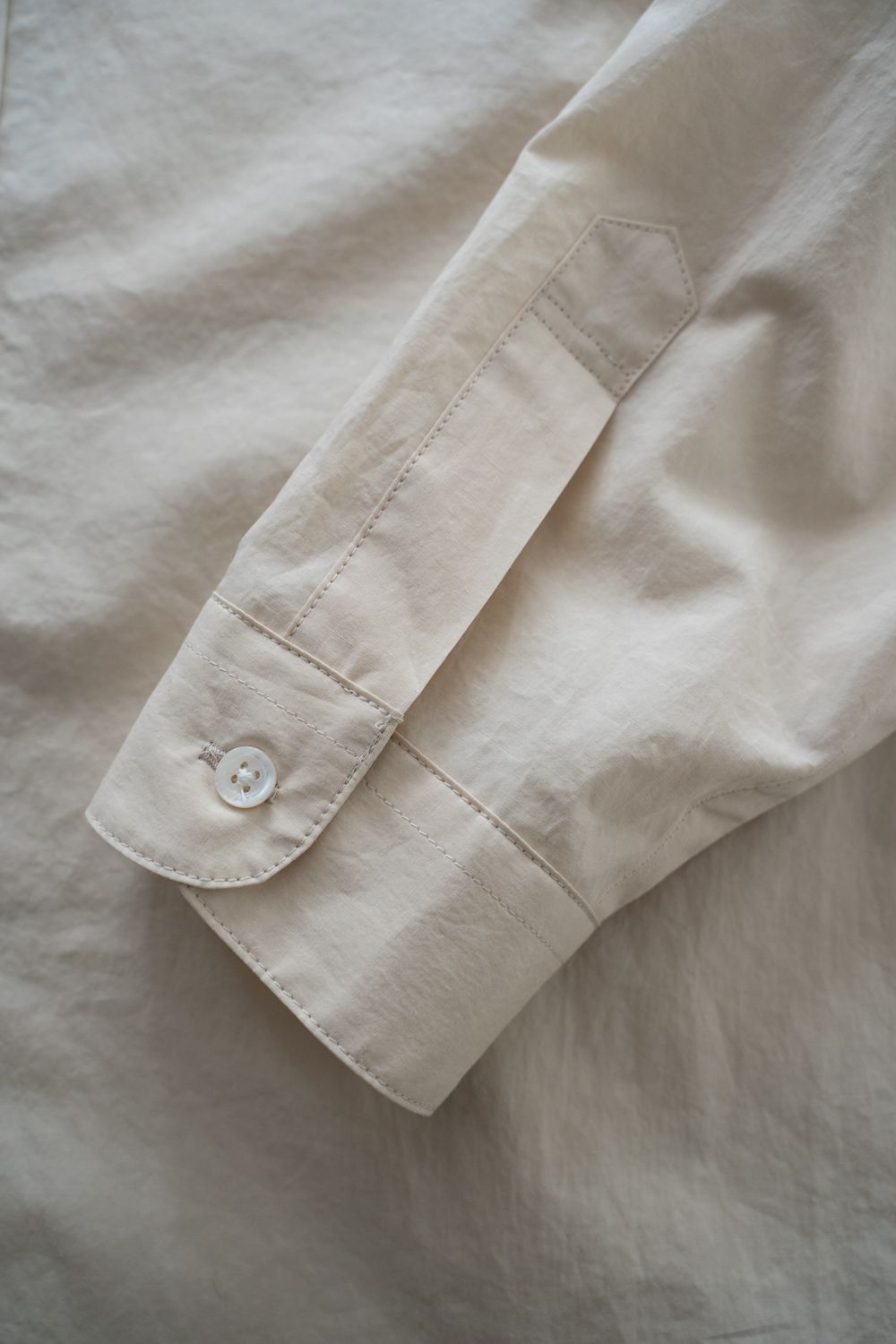 【26SS】極小襟コットン×リネンタイプライターシャツ(LIGHT BEIGE)